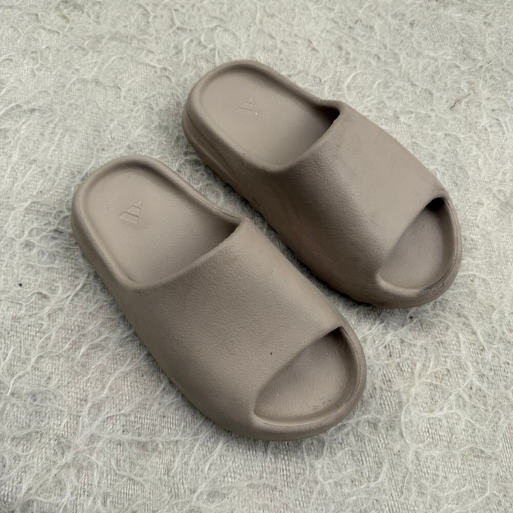 Yeezy Slide Sand Foam Runner Style – US 4